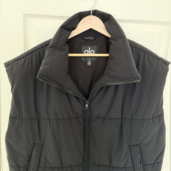 ALO yoga Incline Puffer Vest - Picture 5 of 15